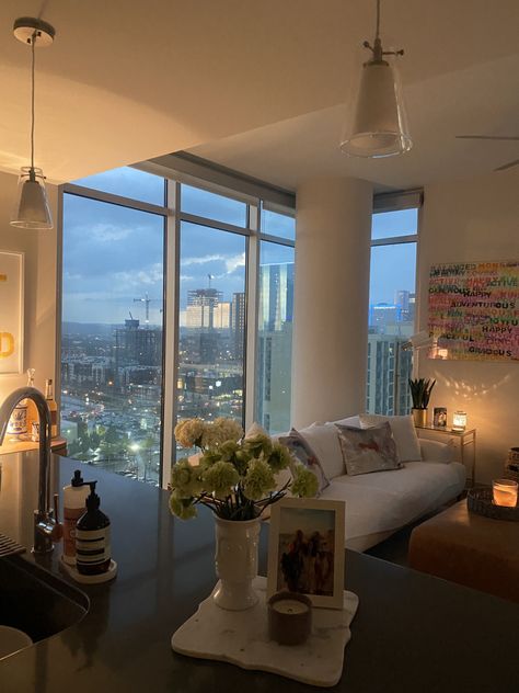 City Views, Fresh Flowers, Art Appartement New York, Boston Apartment, Aesthetic Apartment, Chicago Apartment, Apartment View, Dream Apartment Decor, Future Apartment Decor, Kitchen Home Decor, Apartment Aesthetic