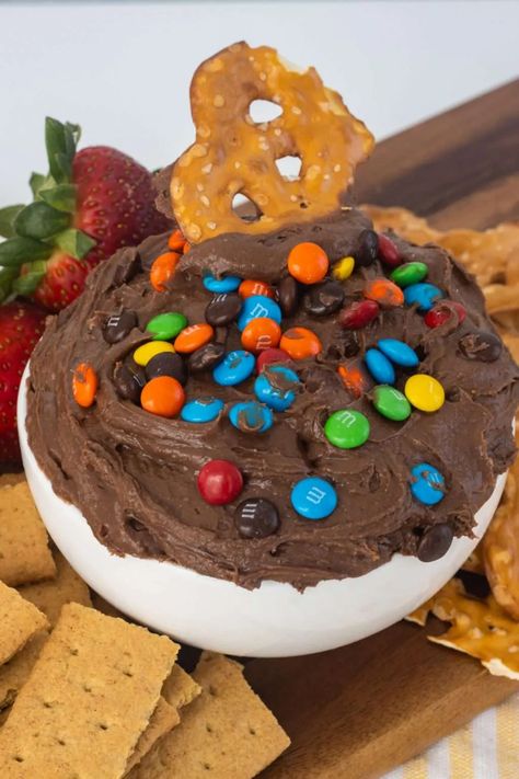 Brownie Batter Dip - An Easy No-Bake Dessert Recipe - Attempts At Domestication Brownie Dip, Brownie Batter Dip, Filled Candy, Cake Dip, Box Brownies, Easy No Bake Desserts, Dessert Dips, Bake Dessert, Brownie Batter