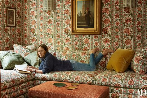 See Inside Nina Flohr's Glamorous Yet Cozy London Townhouse Photos | Architectural Digest Veere Grenney, Glam Pad, English Country Cottage, London Townhouse, English Country Style, English Country House, English House, Custom Sofa, Chic Home Decor