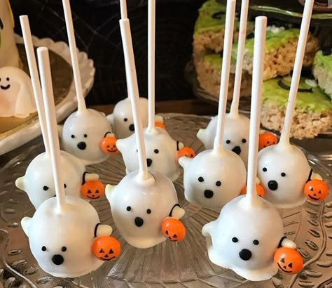 Cute Halloween Recipes Dessert, Halloween Party Food Cute, Halloween Aesthetic Snacks, Halloween Dessert Aesthetic, Halloween Cute Snacks, Cute Spooky Desserts, Halloween Treats Cake Pops, Halloween Themed Desert, Cute Halloween Deserts