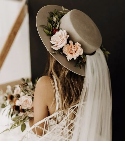 Bride Hat With Veil, Day 2 Bride Outfit, Wedding Hats With Veil For Bride, Veil On Hat, Bride Cowgirl Hat With Veil, Black Wedding Hats For Bride, White Hat Wedding, Boho Hat With Veil, Cowgirl Hat Wedding Veil