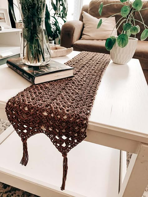 Crochet Table Runners, Pattern Batik, Crochet Cushion Pattern, Crochet Table Runner Pattern, Crochet Cushion Cover, Crochet Table, Crochet Table Runner, Crochet Kitchen, Table Runner Pattern