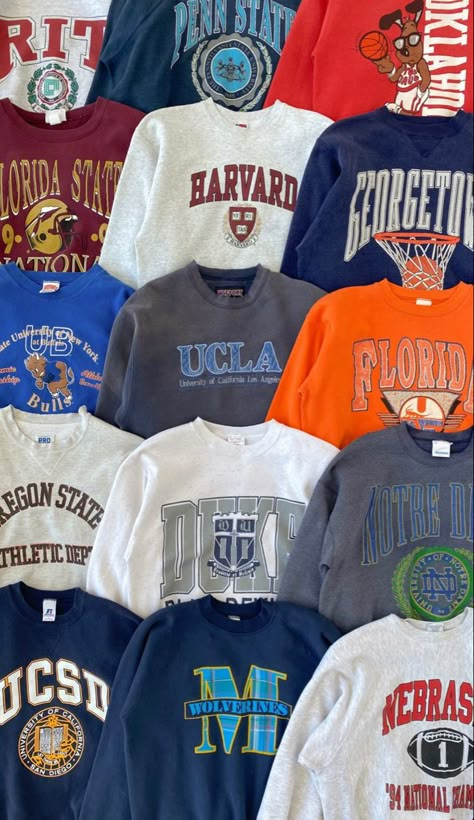 sweatshirt inspo College Sweatshirt Outfit Aesthetic, Lakers Sweatshirt Outfit, Sweatshirt Collection Closet, Cute Vintage Sweatshirts, School Club Sweatshirt Designs, Cute College Sweatshirt Designs, Cute College Hoodies, University Sweater Aesthetic, Vintage College Crewneck