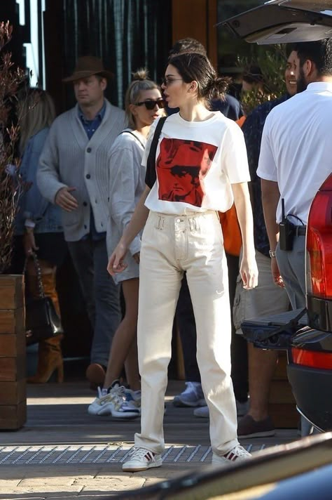 Kendall Jenner Outfits Casual, Model Icons, Stile Kendall Jenner, Kendall Jenner Street Style, Summer Pieces, Look Adidas, Looks Pinterest, Kendall Style, Adidas Forum