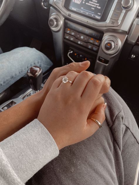 Gold Engagement Ring Aesthetic, Proposal Rings Engagement Aesthetic, Engagement Rings Aesthetic Couple, Engagement Ring Couple Photo, Engagement Ring Vision Board, Ring Pictures Aesthetic, Aesthetic Proposal Ring, Engaged Astethic, Aesthetic Engagement Ring Photos