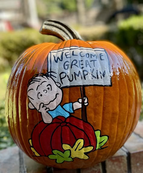 Pumpkin Painting Movie Ideas, Pumpkin Painting Ideas Horror Movie, Painted Pumpkin Character Ideas, Pumpkin Painting Halloween Ideas, Realistic Pumpkin Painting, Easy Spooky Pumpkin Carving, Painted Fall Pumpkins, Pumpkin Painting Ideas Marvel, Pumpkin Painting Ideas Snoopy