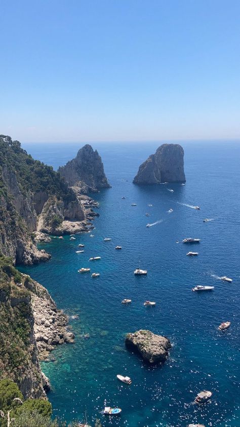 Amalfi Aesthetic, Rocks Aesthetic, Almafi Coast Italy, Capri Travel, Travel Aesthetic Beach, Inspo Instagram Feed, South Of France Travel, Amalfi Coast Beaches, Italy Coast