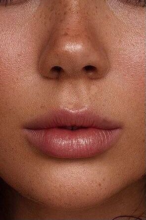 Lip Mole Beauty Marks, Tattoo Moles On Face, Face Mole Tattoo, Girl With Moles On Face, Face Moles Aesthetic, Mole Tattoo, Moles On Face, Portraiture Painting, Face Aesthetic