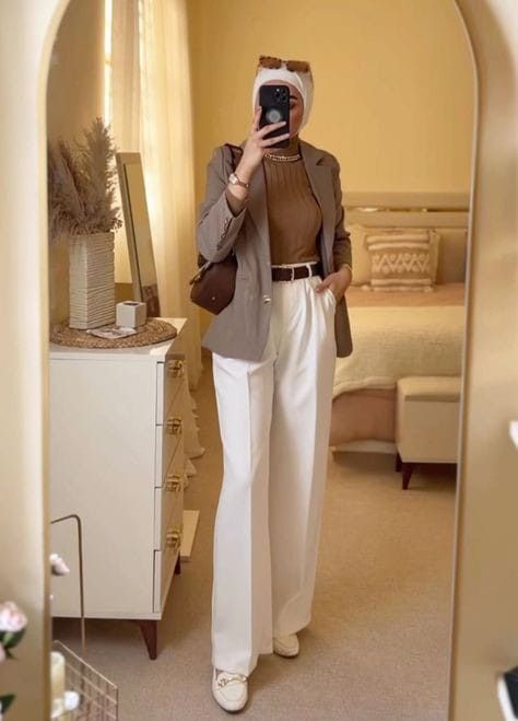 Office Wear Women Hijab, Modest Smart Wear, Brown Shirt White Pants Outfit, Business Casual Hijab, Hijab Classic Outfit, Blazer Outfits Hijab Formal, Old Money Outfit Women Hijab, Office Look Hijab Casual, White Blazer Winter Outfit