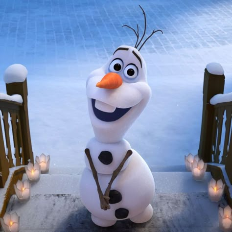 If you're looking for a fun way to get into the Holiday Spirit than stop and take my Buzzfeed quiz! Find out who your Holiday Disney Sidekick is in 10/10 short and fun questions! 🎊🎄🎁 #holidayseason #disneyholidayseason #disneyholidays Olaf Funny, Mermaid Sisters, Frozen Snowman, Disney Sidekicks, Olaf Snowman, Olaf's Frozen Adventure, Disney Olaf, Frozen Wallpaper, Anna Disney