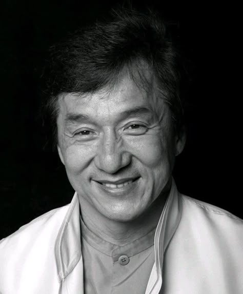 هاكونا ماتاتا, Jackie Chan, Portrait Sketches, Celebrity Portraits, Martial Artist, Finger Painting, Famous Men, Black And White Portraits, Actor Photo