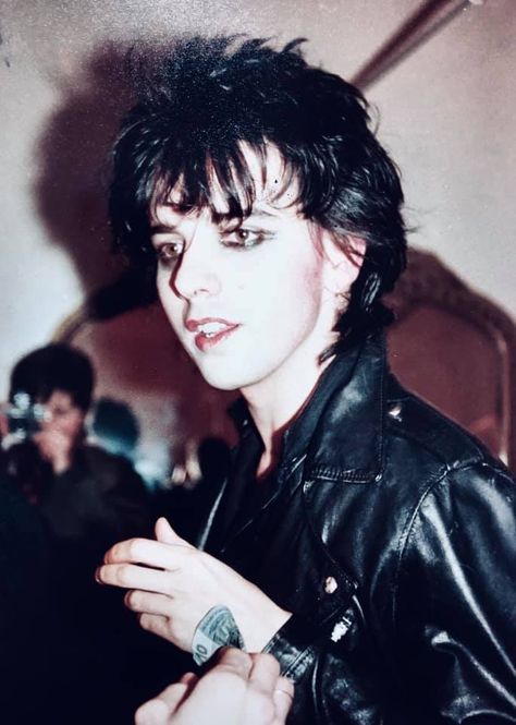 Robert Smith Young, What About Bob, Simon Gallup, 80s Goth, Goth Bands, Dark Wave, Robert Smith, Morrissey, The Smiths