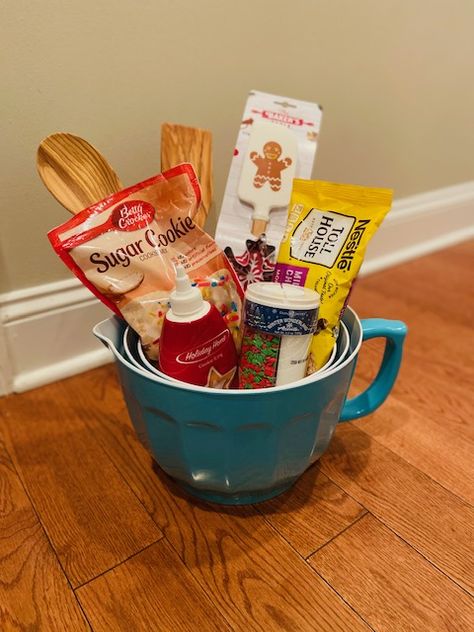 Family Friendly Raffle Baskets, Cookie Making Basket Gift Ideas, Gifts In Cups Ideas, Cookie Basket Ideas Diy, Kid Gift Basket Ideas Christmas, Chip And Dip Gift Basket Ideas, Hot Cocoa Raffle Basket, Gift Basket Ideas For Prizes, Tricky Tray Basket Ideas Fundraising