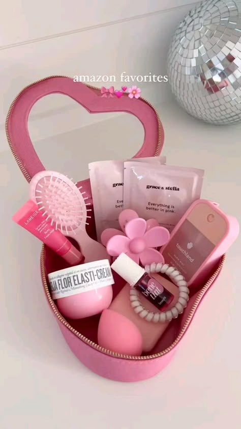 Valentine Gift For Daughter, Pink Gift Basket, Makeup Bag Pink, Heart Makeup, Valentines For Daughter, Valentines Day Baskets, Birthday Daughter, Valentine Gift Baskets, Gift Ideas For Birthday