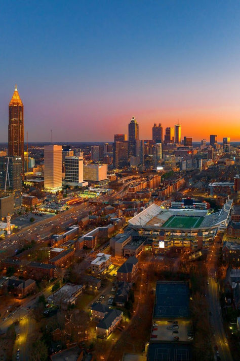 Name a more mesmerizing Atlanta photo ... we'll wait. 🌇 ✨ 📸: bywellcarvalho via IG Atlanta In The Fall, Atlanta City Aesthetic, Downtown Atlanta, Atlanta Georgia Aesthetic, Atlanta Aesthetic, Property Branding, Walkable City, Atlanta Skyline, Building Aesthetic