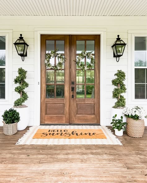 Porch Topiary, Spiral Topiary, Modern Farmhouse Porch, Summer Front Porch Ideas, Double Door Entryway, Summer Front Porch Decor, House Front Porch, Summer Front Porches, Front Garden Design