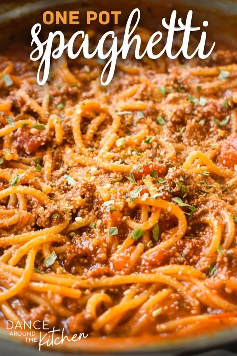 one pot spaghetti in a large container Easy Sunday Dinner Ideas, Easy Sunday Dinner, Spagetti Recipe, Spaghetti Recipes Easy, One Pot Spaghetti, Sunday Dinner Ideas, Sauce Spaghetti, Best Spaghetti, Easy Spaghetti