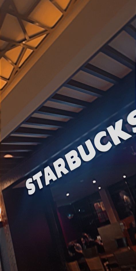 Starbuks . Star Buks Snapchat, Starbucks Asthetic Picture, Starbucks Pictures, Party Night Club Aesthetic, Story Snapchat, Dynamic Wallpaper, Night Club Aesthetic, Iphone Dynamic Wallpaper, Club Aesthetic