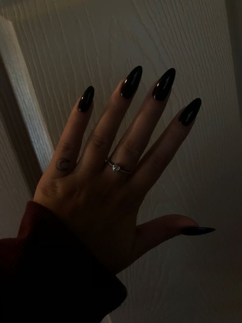 Plain Black Almond Nails, Black Nails Asthetics, Pretty Hands Black, Plain Black Acrylic Nails, Black Short Stiletto Nails, Plain Black Nails, Black Almond Nail Ideas, Black Nails Aesthetic, Black Nails Almond