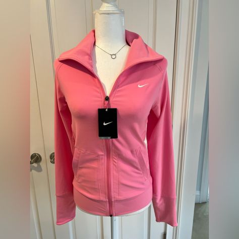 Nike Define Jacket, Nike Clothes For Women, Nike Pink Jacket, Pink Nike Jacket, Nike Jacket Outfit, Nike Workout Outfits, Nike Jacket Women, Essentials Jacket, Nike Fits