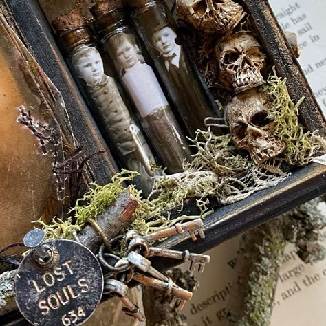 little lost souls Creepy Diy, Halloween Shadow, Tim Holtz Halloween, Halloween Shadow Box, Box Makeover, Halloween Apothecary, Tim Holtz Ideas, Halloween Miniatures, Halloween 4