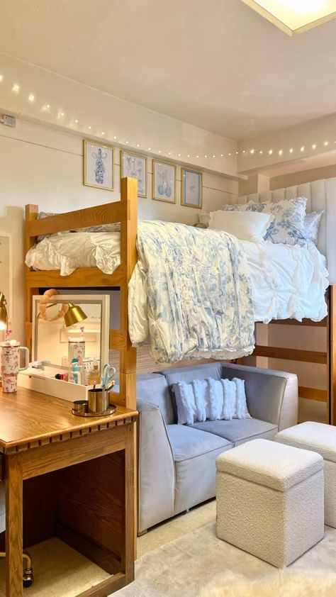 Holiday Home Tour 2023 - Haneen's Haven Shared College Dorm Room Ideas, Collage Dorm Room, Dorm Room Layouts, Dorm Aesthetic, Cozy Dorm, College Dorm Room Inspiration, Small Dorm Room, Dream Dorm Room, Dorm Room Styles