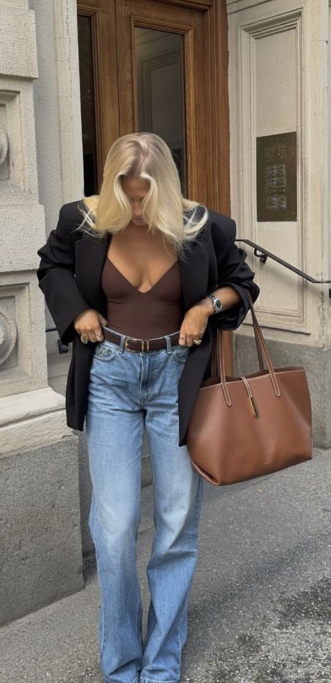 Blazer Crop Top Outfit Jeans, Mesh Button Down Outfit, Jeans Top And Bottom Outfit, Winter Nyc Outfits Night, Winter Effortless Outfits, January Street Style, Work Outfits Women Winter Casual, Toronto Night Out Outfit, Jean Nye Outfit