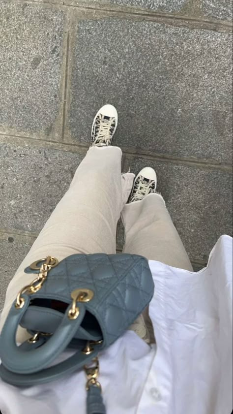 Walk In Dior Sneakers Outfit, Dior Sneakers Outfit, Lady Dior Bag Outfit, Dior Bag Outfit, Australian Winter, Cute Pose Ideas, Blue Dior, Vsco Girl Aesthetic, T Shirt Outfits