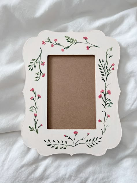 "These frames are hand painted, and for photos or paintings that are 3.5\"x5.5\"" Picture Frame Painting Ideas Diy Wood, Diy Painted Picture Frames Ideas, Cute Painted Picture Frames, Painted Photo Frames Diy, Diy Painted Frame, Hand Painted Frames Ideas, Paint Frame Ideas, Paint Picture Frames Diy, Frame Painting Ideas Diy