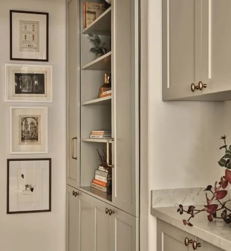 Kitchen Paint Colours, Farrow And Ball Kitchen, Best White Paint Colors, Wimborne White, Country Style Interiors, Calm Colors, Best White Paint, Cabinet Paint Colors, Neutral Kitchen