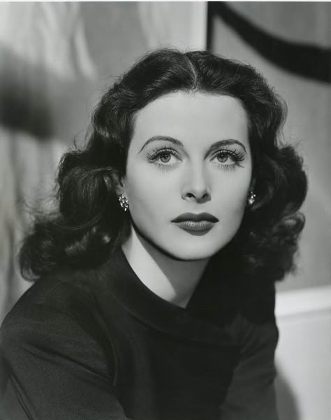 BEAUTIFUL HEDY LAMARR PICTURES Jean Simmons, Vintage Hollywood Glamour, Hedy Lamarr, Vivien Leigh, Classic Actresses, Actrices Hollywood, Styles Ideas, Hollywood Glam, Vintage Portraits