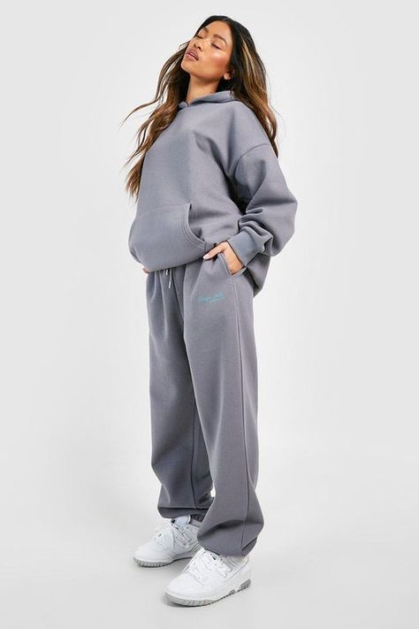 Womens Tracksuit Outfit, Hooded Tracksuit, Track Suits Women, Hoodie And Joggers, Breastfeeding Essentials, Tracksuit Outfit, Essentials List, Winter Fit, Cozy Socks