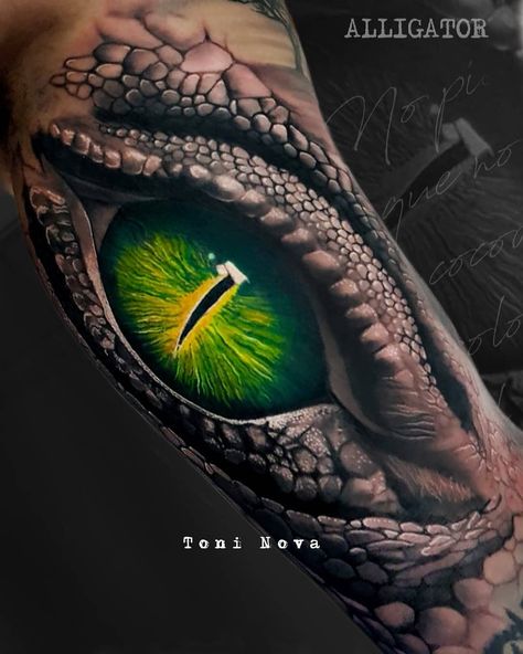 Multidimensional fantasies in a realistic tattoo by Toni Nova Biomech Tattoo, Alligator Tattoo, Realistic Eye Tattoo, Crocodile Tattoo, Tatoo 3d, Eyeball Tattoo, Biomechanical Tattoo, 3d Tattoos, Dragon Tattoo Designs