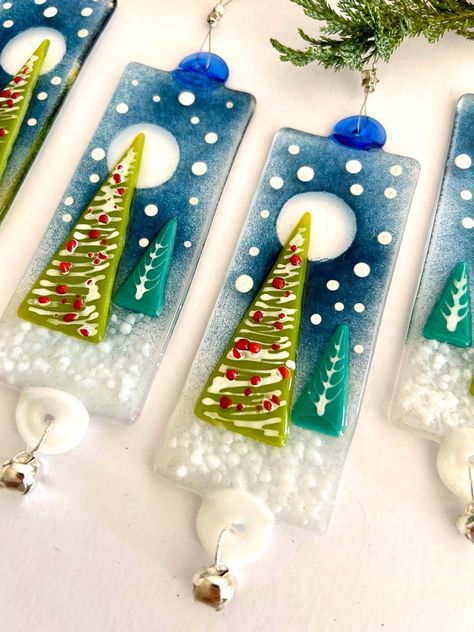 Fused Glass Inspiration, Fused Glass Winter Scenes, Fused Glass Holiday Ornaments, Fused Glass Gifts, Fused Glass Christmas Lanterns, Glass Fusing Christmas, Fused Glass Christmas Ideas, Glass Fusion Ideas Inspiration, Fused Glass Christmas Decorations