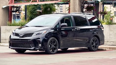 Minivan Conversion, Best Family Cars, A Family Of Four, Mom Car, Types Of Cars, Kia Motors, Future Vision, Fiat Chrysler Automobiles, Car Drawing