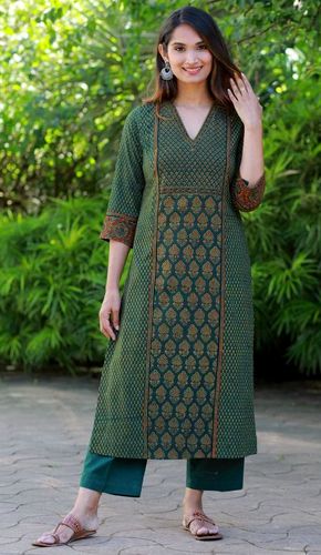 Elevate your style with this Forest Green Ajrakh Printed Kurta. Its tea-length design, V-shaped neck, and below-elbow-length sleeves make it a perfect blend of elegance and comfort, ideal for various occasions. Kurti Design Latest, Front Neck Designs, Printed Kurti Designs, डिजाइनर कपड़े, Cotton Dress Pattern, Silk Kurti Designs, Simple Kurta, Stylish Kurtis Design, New Kurti Designs