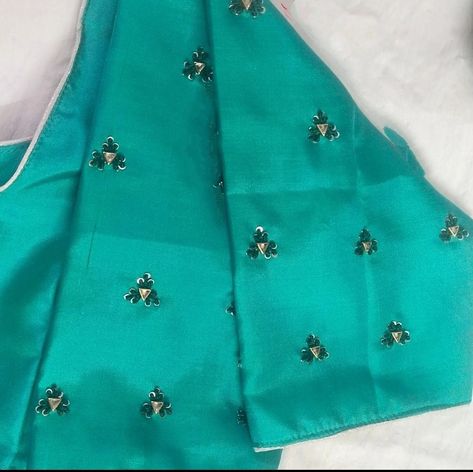 Buta Work Blouses, Buties Work Blouse, Simple Work Blouse Designs, Blouse Design Wedding, Blouse Design Simple, Simple Wedding Blouse Designs, Basic Blouse Designs, Green Blouse Designs, Blouse Maggam Work