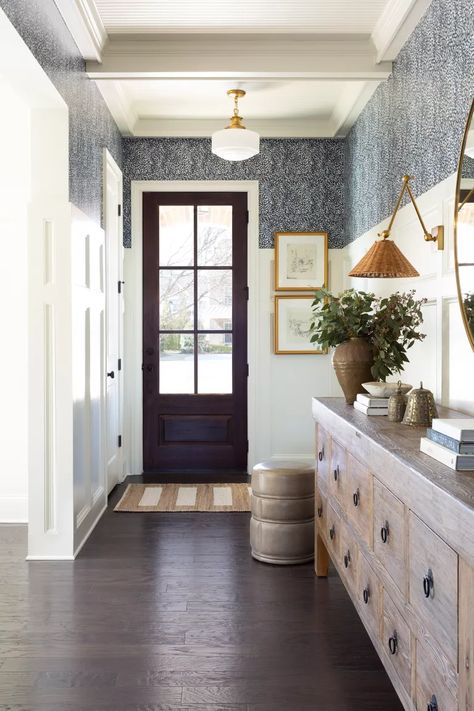 Foyer Wallpaper, Vintage Decorating Ideas, Wallpapered Entryway, Small Foyer, Wallpapered Entry, Vintage Decorating, Sandberg Wallpaper, Entryway Wall, Entry Hallway