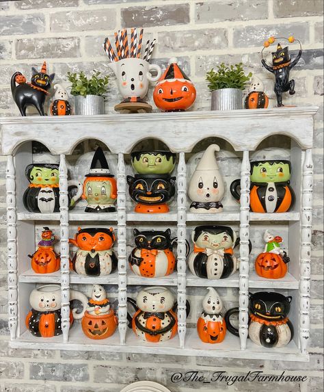 Johanna Parker Christmas Display, Johanna Parker Halloween Display, Vintage Halloween Display, Joanna Parker Halloween, Spooky Tablescape, Joanna Parker, Johanna Parker Halloween, Bethany Lowe Halloween, Cubby Shelves