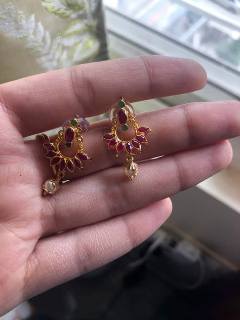 Light weight gold earrings Ruby And Emerald Earrings, Studs Earrings Gold India For Women, 10 Grams Gold Earrings Designs, Nallapusalu Earrings, 3 Grams Gold Earrings Indian, Ear Rings For Women, Big Earrings Gold, Ruby Necklace Designs, Gold Jewelry Prom