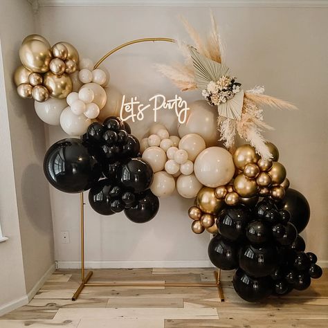 Pink Black Gold Balloon Garland, Black Gold Beige Balloon Garland, Black Gold Champagne Balloons, Black And Gold Birthday Balloons, New Year Balloons Decorations, Black And Gold Boho Party Decor, Black Backdrop Decoration, Black Garland Balloon, New Year Balloon Backdrop