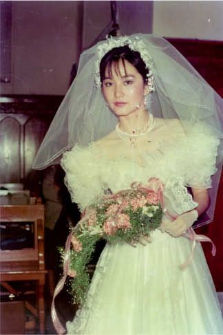 Wedding 90s Aesthetic, Old Wedding Photos, 1980s Wedding, 70s Wedding Dress, 80s Wedding, Wedding Korea, Brigitte Lin, Filipino Wedding, Crazy Dresses