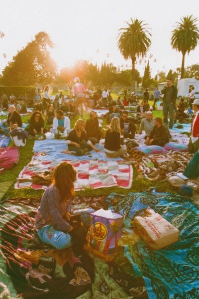 Best places to people watch in San Francisco, by The Culture Trip Electro Festival Outfit, Mundo Hippie, Hollywood Forever Cemetery, Mode Hippie, Estilo Hippie, Bohol, I'm With The Band, Sweet Summertime, Festival Vibes