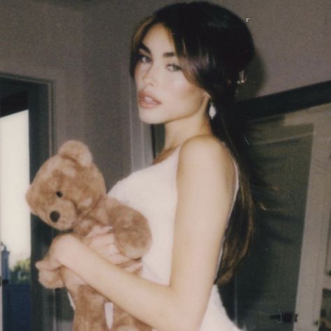 Madison Beer Icons, Beer For Hair, Coquette Icon, Beer Icon, Y2k Photos, Girl God, Ideal Face, Avatar Picture, Feminine Mystique