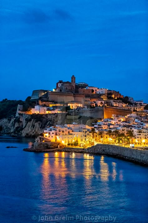 Summer In Ibiza, Spain Vibes, Ibiza Trip, Town At Night, Ibiza Vibes, Ibiza Island, Ibiza Travel, Spain Photos, Spain Aesthetic