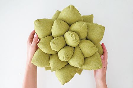 Succulent Pillow Pattern, Blankets Sewing, Succulent Pillow, Cushion Tutorial, House Pillow, Green Velvet Fabric, Bags Fabric, Summer Pillows, Shaped Pillow