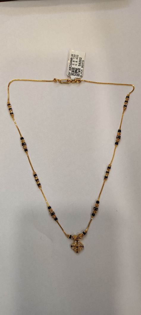 Small Black Beads Chain Gold, Short Black Beads Designs Gold, Short Black Beads Designs, Small Mangalsutra Designs Gold, Nallapusalu Designs Gold Short, Short Black Beads, Daily Wear Gold Mangalsutra Designs, Short Nallapusalu, Black Beads Chain