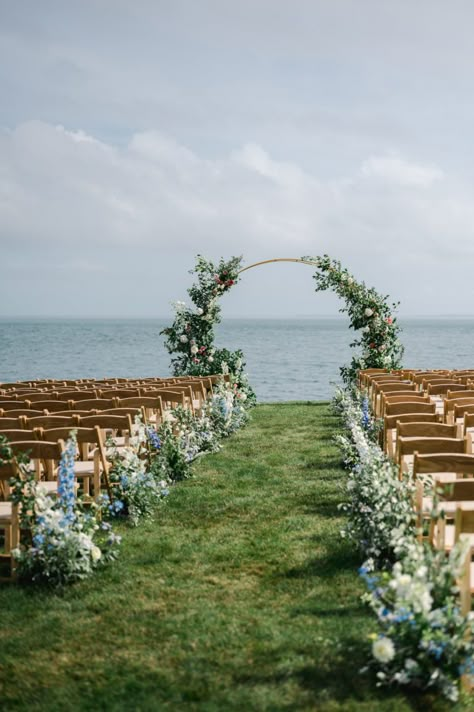 A Coastal Garden Wedding in Old Black Point - Over The Moon Coastal Mountain Wedding, Nantucket Wedding Venues, Nantucket Beach Wedding, Romantic Coastal Wedding, Beach Aesthetic Wedding, New England Beach Wedding, East Coast Wedding Venues, New England Summer Wedding, East Coast Wedding Aesthetic