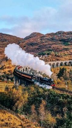 Trains Aesthetic, Train Landscape, Train Aesthetic, Steam Trains Photography, Train Photos, Travel Train, Waterfall Scenery, Southern Travel, Train Art