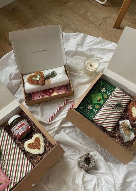 Christmas Presents Aesthetic, Newyear Gift, Cookies Gingerbread, Cosy Christmas, Christmas Feeling, Christmas Inspo, Christmas Wonderland, Online Diary, Xmas Presents